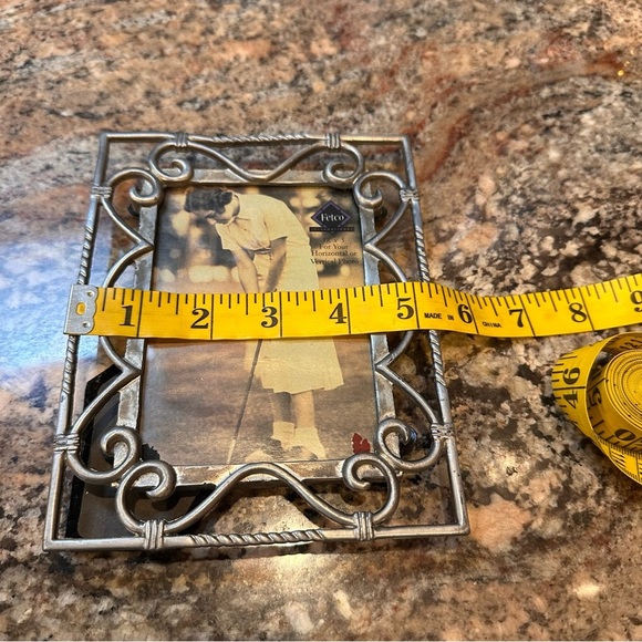 Vtg.-Style Silver Metal Free Standing Horizontal or Vertical Photo Frame 3.5 x 5 - Picture 7 of 10